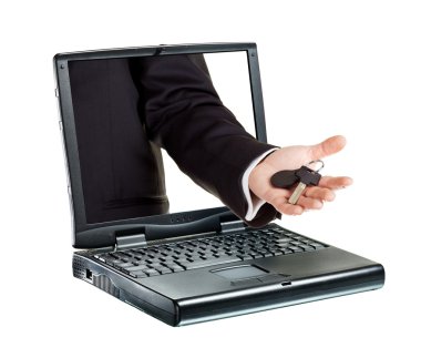 bir anahtar vermek bir dizüstü bilgisayar ile bir elinizi. beyaz izole.