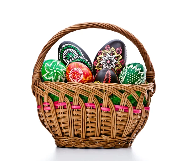 Huevos en la cesta de Pascua — Foto de Stock