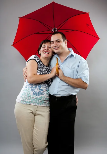 Paar onder paraplu — Stockfoto