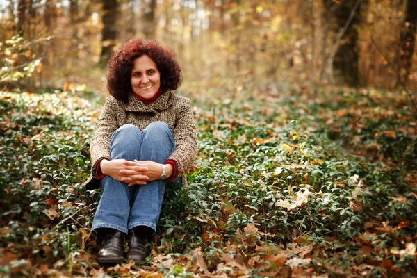 Young lady in the forest — Stock Photo, Image