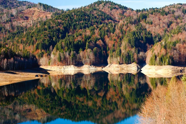 Vidraru Lake v Rumunsku — Stock fotografie