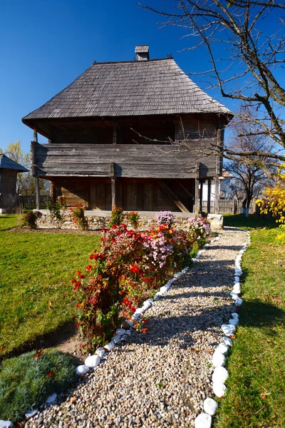 전통적인 루마니아어 집-전체 시리즈를 볼 — 스톡 사진