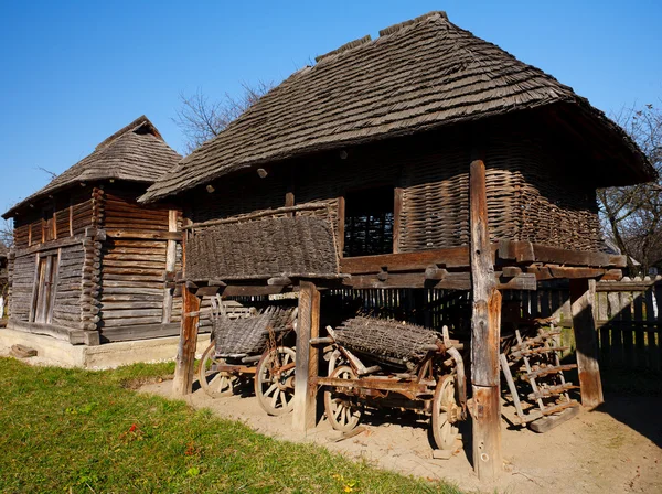 Vecchio fienile di campagna in Romania - vedere tutta la serie — Foto Stock