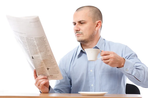 Casual zakenman met krant — Stockfoto