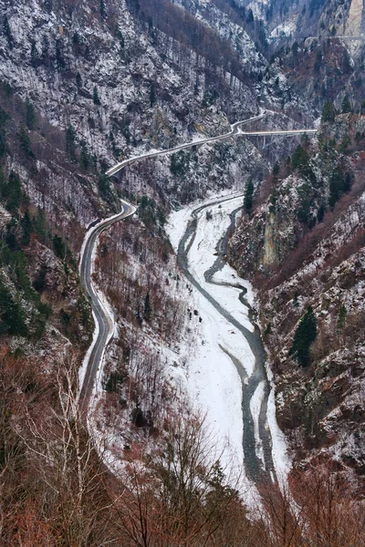 Strada transfagarasana e fiume Arges in Romania — Foto Stock