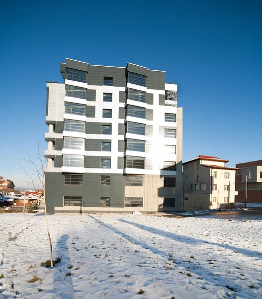 Modern building against blue sky — Stock Photo, Image
