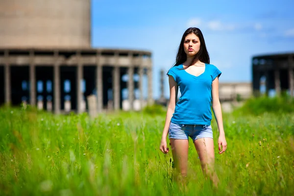 Portrait Beautiful Young Woman Industrial Background — Stock Photo, Image