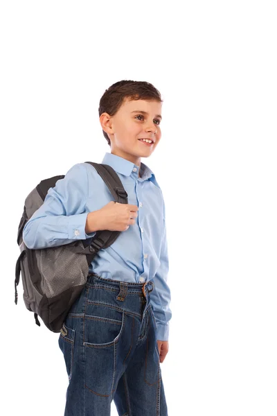 白い背景で隔離のバックパックでかわいい少年のポートレート — ストック写真