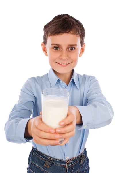 Garçon avec un verre de lait — Photo