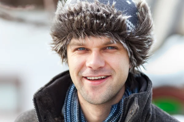 Nahaufnahme Porträt Eines Hübschen Jungen Kaukasischen Mannes Mit Schirmmütze Freien — Stockfoto