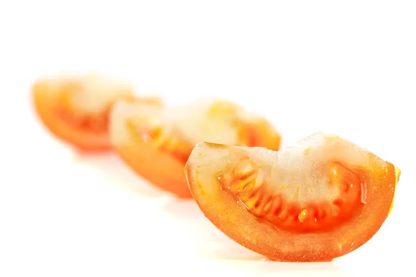 Tomatenscheiben Isoliert Auf Weißem Hintergrund — Stockfoto