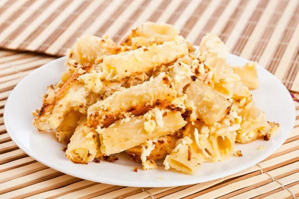 Macaroni au fromage sur une table — Photo
