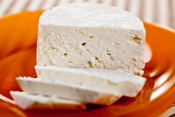 Λευκό τυρί σε πιάτο — Φωτογραφία Αρχείου