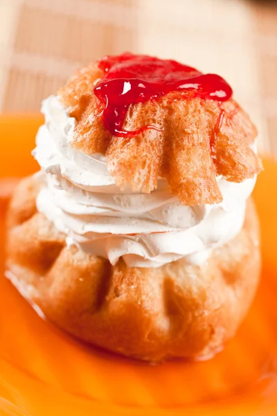 Whipped cream dessert, shallow DOF — Stock Photo, Image