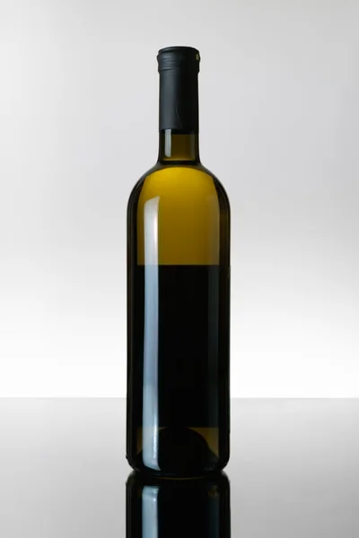 Butelkę Białego Wina Lustro — Zdjęcie stockowe