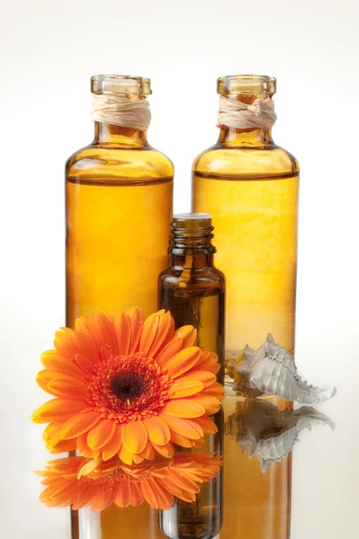 Aroma Terapi Flaskor Olja Med Blomma — Stockfoto