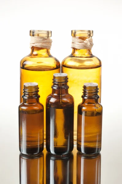 Aroma terapi olja flaskor — Stockfoto