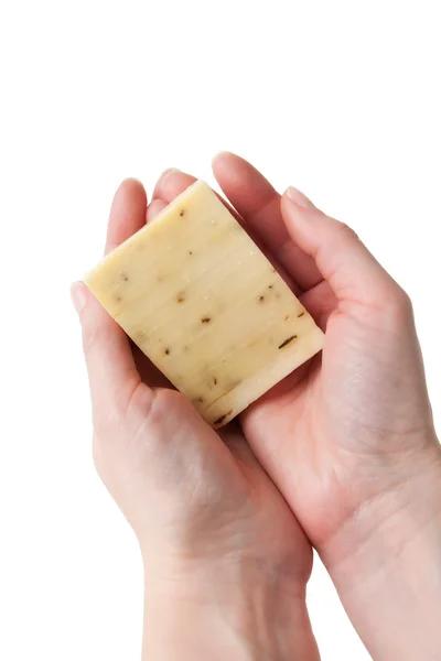 Vrouwelijke hand met ruwe zelfgemaakte zeep — Stockfoto