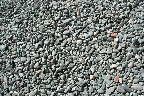 床的边缘平滑的 灰色的石鹅卵石 — 图库照片