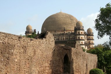 Duvarın arkasında gol Gumbaz