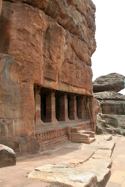 Temple taillé dans la roche à Badami — Photo