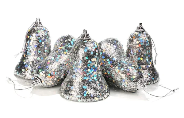Decorazione di campanello d'argento per un nuovo anno di Natale — Foto Stock