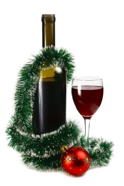 Μπουκάλι με κόκκινο κρασί και διακόσμηση για τα Χριστούγεννα — Φωτογραφία Αρχείου