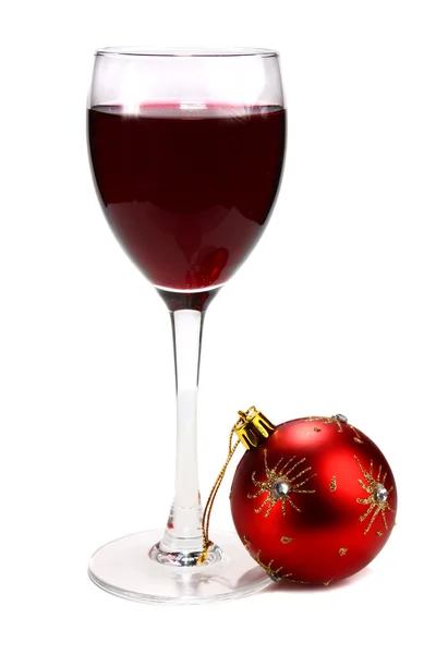 Pohár vörös bor és dekoráció — Stock Fotó