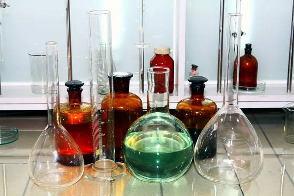 Laboratóriumi főzőpoharak — Stock Fotó