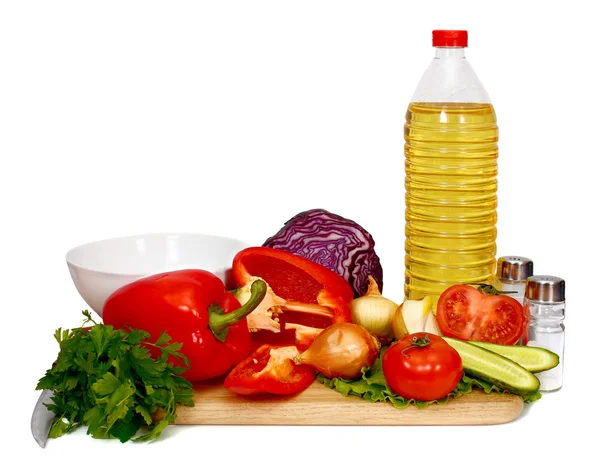 Sonnenblumenkernöl Und Gemüse Zur Zubereitung Von Salat Isoliert Auf Weißem — Stockfoto