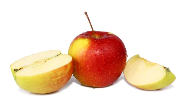 Отрезанное яблоко в капли — стоковое фото