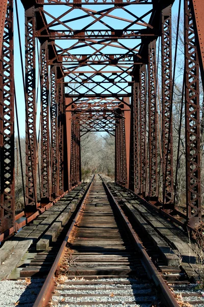 Старый железнодорожный мост — стоковое фото