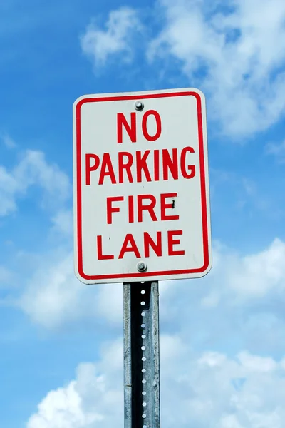 Não há sinal de pista de incêndio de estacionamento — Fotografia de Stock