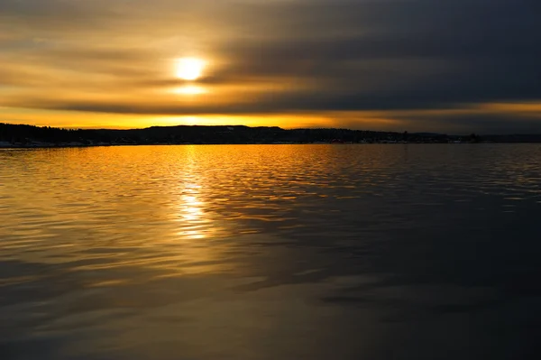 Gyllene Vintern Solnedgång Med Dramatisk Himmel — Stockfoto