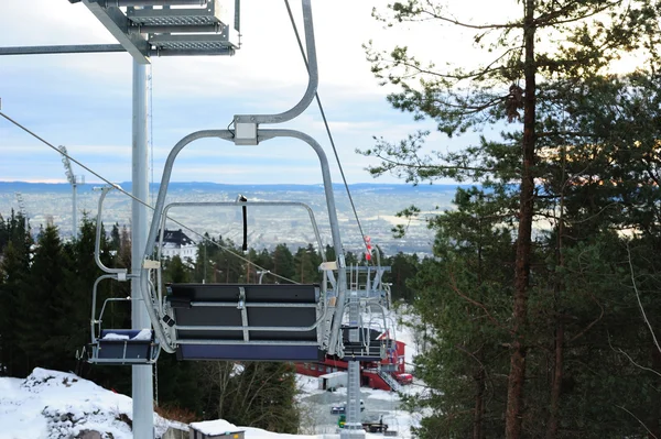 Chairlift στο χιονοδρομικό κέντρο — Φωτογραφία Αρχείου