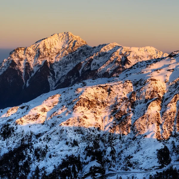Bergslandskapet i snö — Stockfoto