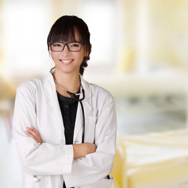 Junger asiatischer Arzt — Stockfoto