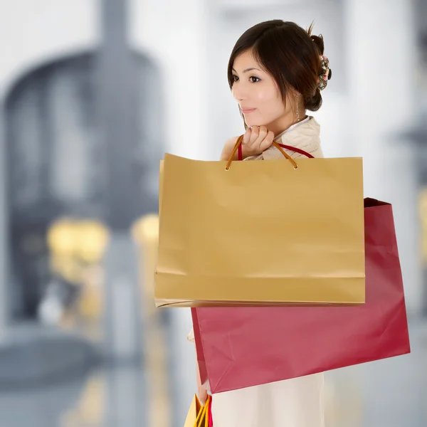 Femme moderne shopping — Photo