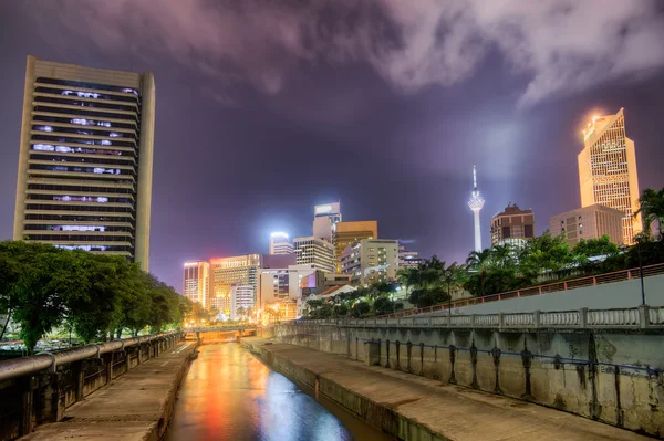 Modern Város Éjszaka Táj Val Színes Épületek Tornyok Kuala Lumpur — Stock Fotó