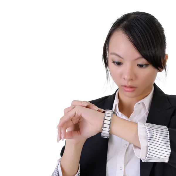 Mulher Negócios Olhando Relógio Com Expressão Surpresa Close Retrato Com — Fotografia de Stock