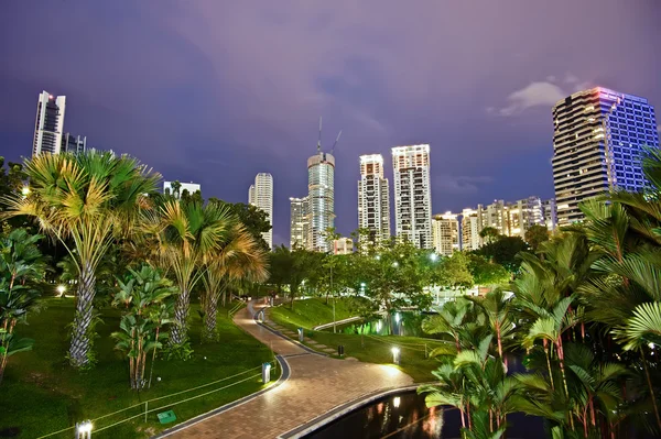 Escena Nocturna Ciudad Moderna Con Parque Kuala Lumpur Malasia Asia — Foto de Stock