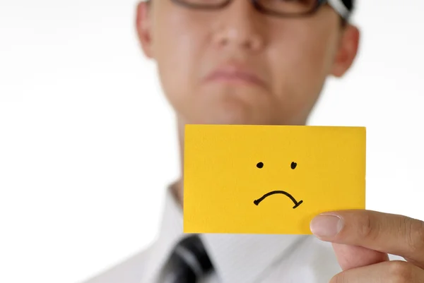 Sinal Preocupado Cartão Amarelo Segurando Por Homem Jovem Preocupado — Fotografia de Stock