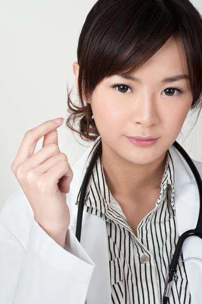 Unga asiatiska läkare — Stockfoto