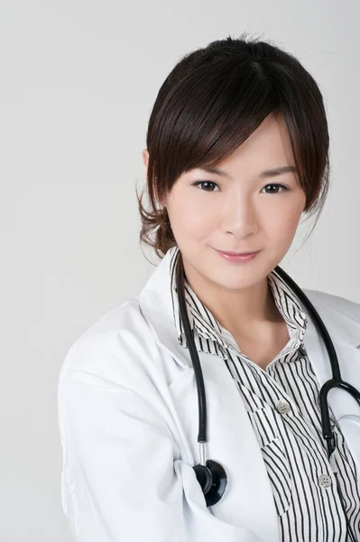 Amigável médico de asiático — Fotografia de Stock