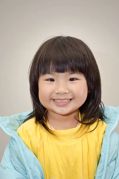 Fröhliches japanisches Mädchen — Stockfoto