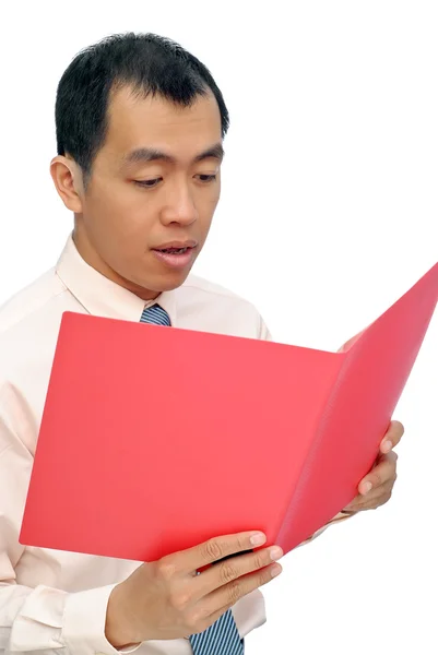 Překvapený podnikatel čtení papíru — Stock fotografie