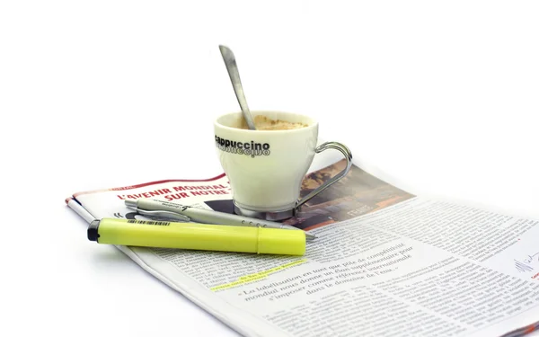Koncepcja Rano Kawa Wpr Francuskiej Gazety — Zdjęcie stockowe