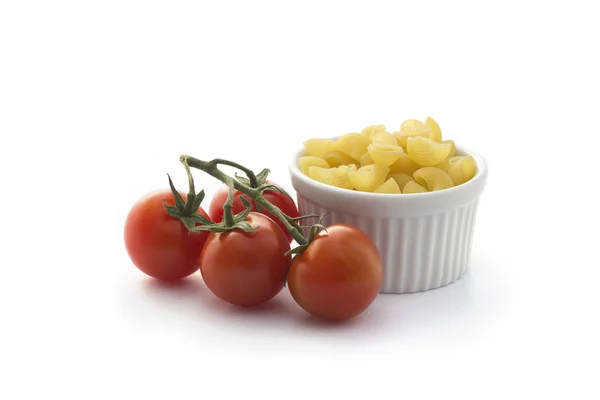 Pasta Tomates Cherry Aislados Sobre Fondo Blanco —  Fotos de Stock