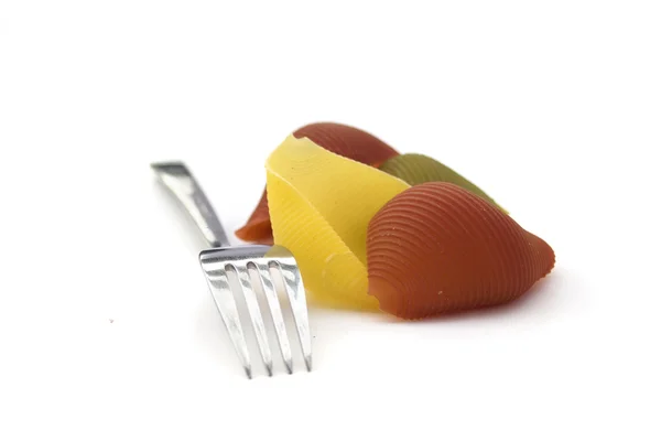 Färgad pasta isolerad på vit — Stockfoto