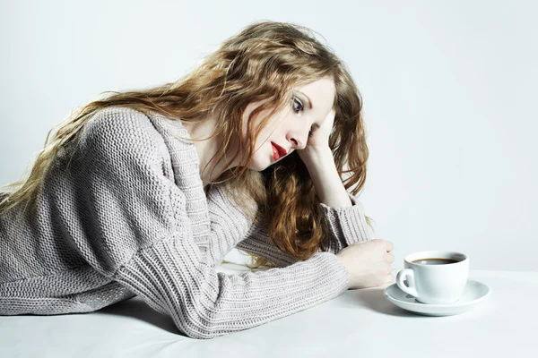 Bir fincan kahve ile kadın portre — Stok fotoğraf